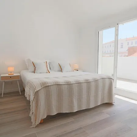 Meynadier Renovated Designer With Rooftop In Apartment Cannes